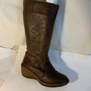 Lassen  Brown Leather engraved Zip wedge  Boots Women's Sz 8 W Style 5406